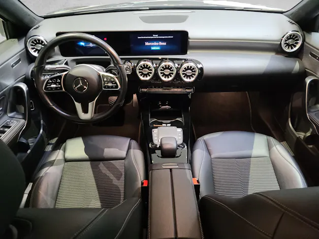 MERCEDES-BENZ A 180d Progressive V177