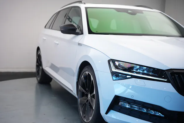 SKODA Superb Combi 2.0 TSI SportLine Light 4x4 DSG *CH-Fahrzeug* *AHK*