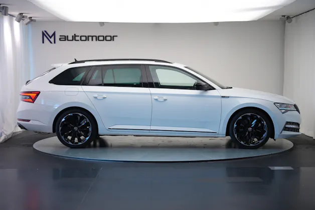 SKODA Superb Combi 2.0 TSI SportLine Light 4x4 DSG *CH-Fahrzeug* *AHK*