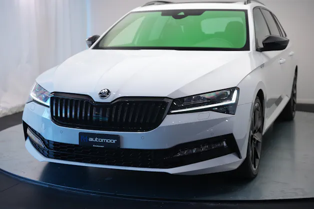 SKODA Superb Combi 2.0 TSI SportLine Light 4x4 DSG *CH-Fahrzeug* *AHK*