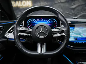 MERCEDES-BENZ E 220 d 4Matic AMG Line 9G-Tronic *Superscreen*Werksgarantie*Sitzlüftung*21" Felgen*