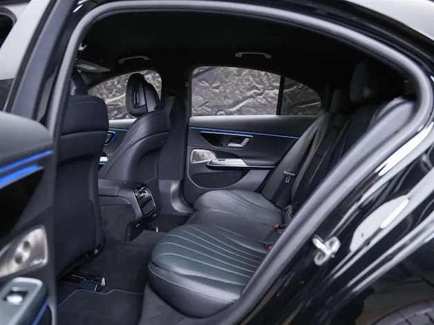 MERCEDES-BENZ E 220 d 4Matic AMG Line 9G-Tronic *Superscreen*Werksgarantie*Sitzlüftung*21" Felgen*