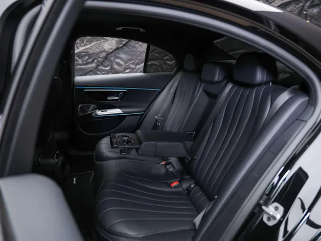 MERCEDES-BENZ E 220 d 4Matic AMG Line 9G-Tronic *Superscreen*Werksgarantie*Sitzlüftung*21" Felgen*