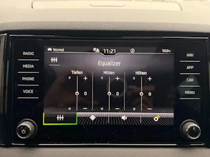 SKODA Karoq Sportline 4x4 *** PANORAMADACH & ANHÄNGERKUPPLUNG ***