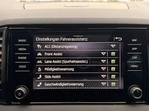 SKODA Karoq Sportline 4x4 *** PANORAMADACH & ANHÄNGERKUPPLUNG ***