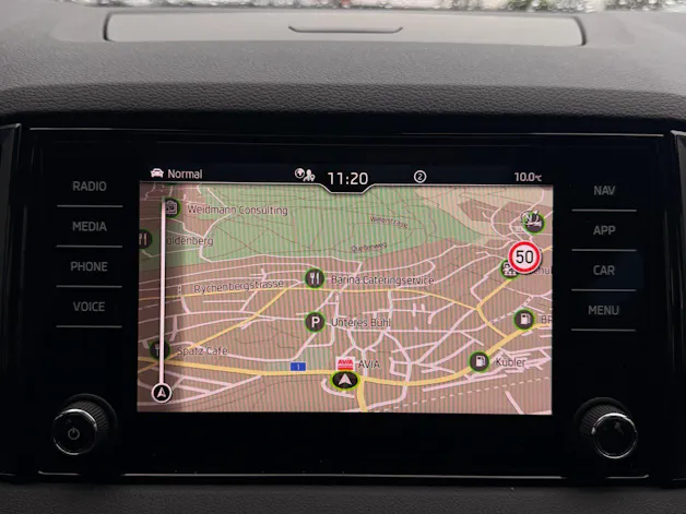 SKODA Karoq Sportline 4x4 *** PANORAMADACH & ANHÄNGERKUPPLUNG ***