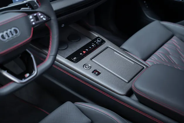 AUDI Q7 SUV TDI quattro 220 kW S Line / 7Sitzer / Panorama-Schiebedach / 360°Kamera