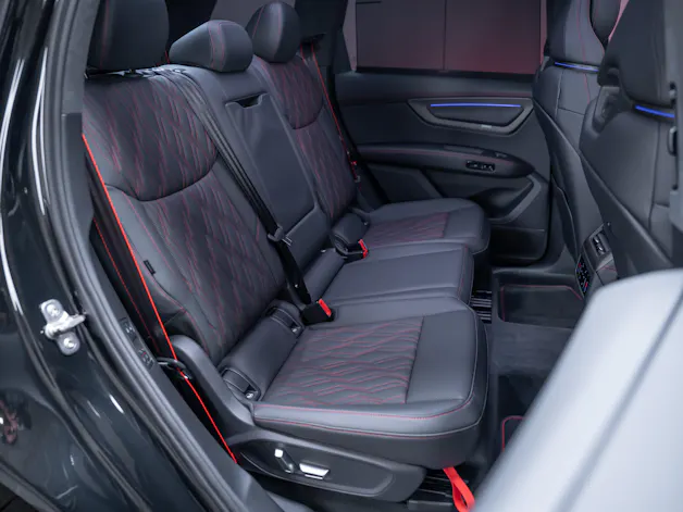 AUDI Q7 SUV TDI quattro 220 kW S Line / 7Sitzer / Panorama-Schiebedach / 360°Kamera