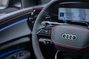 AUDI Q7 SUV TDI quattro 220 kW S Line / 7Sitzer / Panorama-Schiebedach / 360°Kamera