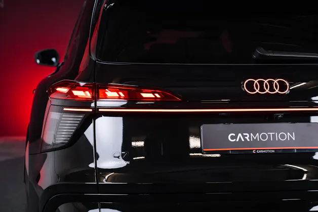 AUDI Q7 SUV TDI quattro 220 kW S Line / 7Sitzer / Panorama-Schiebedach / 360°Kamera