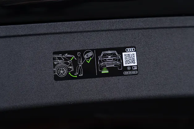 AUDI Q7 SUV TDI quattro 220 kW S Line / 7Sitzer / Panorama-Schiebedach / 360°Kamera