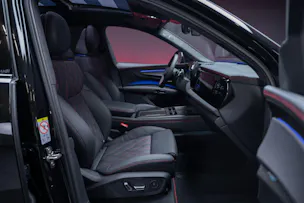 AUDI Q7 SUV TDI quattro 220 kW S Line / 7Sitzer / Panorama-Schiebedach / 360°Kamera