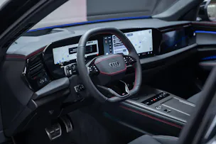 AUDI Q7 SUV TDI quattro 220 kW S Line / 7Sitzer / Panorama-Schiebedach / 360°Kamera