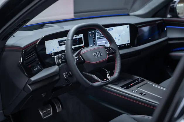 AUDI Q7 SUV TDI quattro 220 kW S Line / 7Sitzer / Panorama-Schiebedach / 360°Kamera