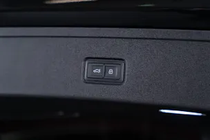 AUDI Q7 SUV TDI quattro 220 kW S Line / 7Sitzer / Panorama-Schiebedach / 360°Kamera