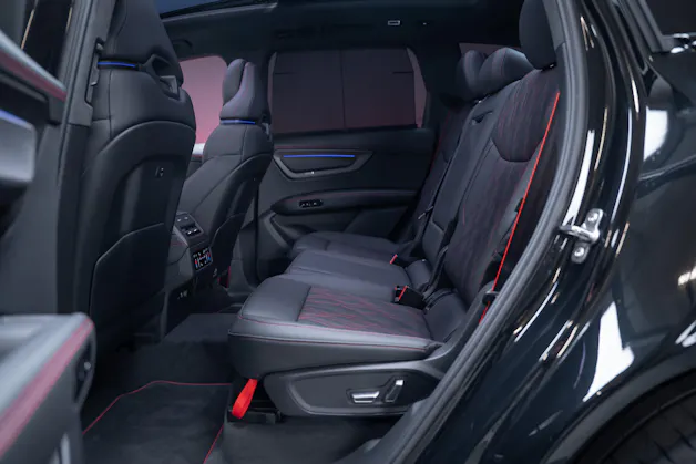 AUDI Q7 SUV TDI quattro 220 kW S Line / 7Sitzer / Panorama-Schiebedach / 360°Kamera