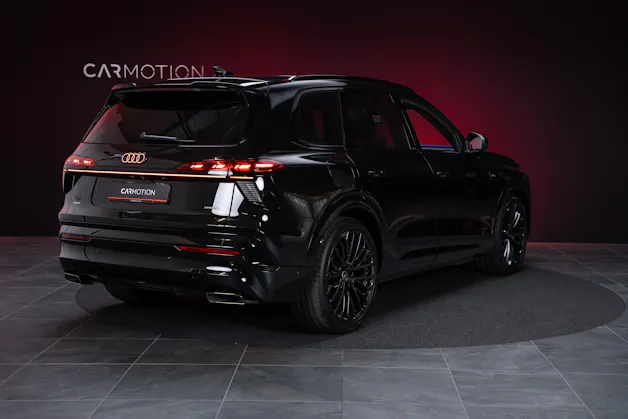 AUDI Q7 SUV TDI quattro 220 kW S Line / 7Sitzer / Panorama-Schiebedach / 360°Kamera