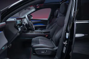 AUDI Q7 SUV TDI quattro 220 kW S Line / 7Sitzer / Panorama-Schiebedach / 360°Kamera