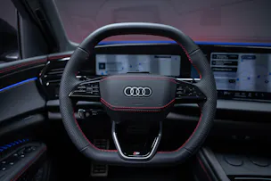 AUDI Q7 SUV TDI quattro 220 kW S Line / 7Sitzer / Panorama-Schiebedach / 360°Kamera