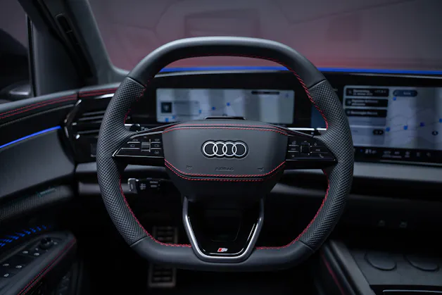 AUDI Q7 SUV TDI quattro 220 kW S Line / 7Sitzer / Panorama-Schiebedach / 360°Kamera