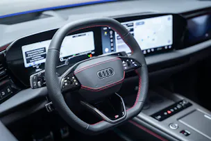 AUDI Q7 SUV TDI quattro 220 kW S Line / 7Sitzer / Panorama-Schiebedach / 360°Kamera