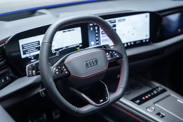 AUDI Q7 SUV TDI quattro 220 kW S Line / 7Sitzer / Panorama-Schiebedach / 360°Kamera