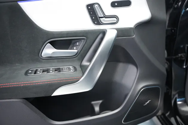 MERCEDES-BENZ A 45 S AMG 4Matic+ Speedshift *Akrapovic* *Aero-Paket* *CH-Fahrzeug*
