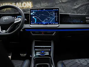 VW Tiguan 2.0 TDI SCR R-Line 4Motion DSG *Panorama*Massage*Lenkradheizung*360° Kamera*