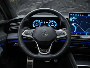 VW Tiguan 2.0 TDI SCR R-Line 4Motion DSG *Panorama*Massage*Lenkradheizung*360° Kamera*