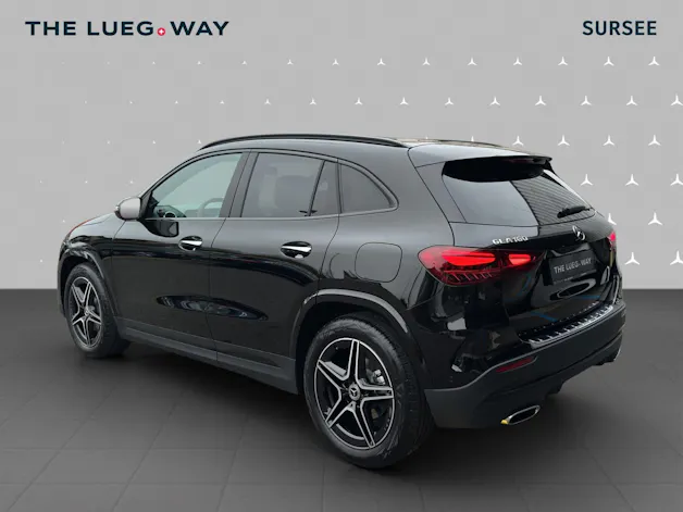 MERCEDES-BENZ GLA 180 7G-DCT