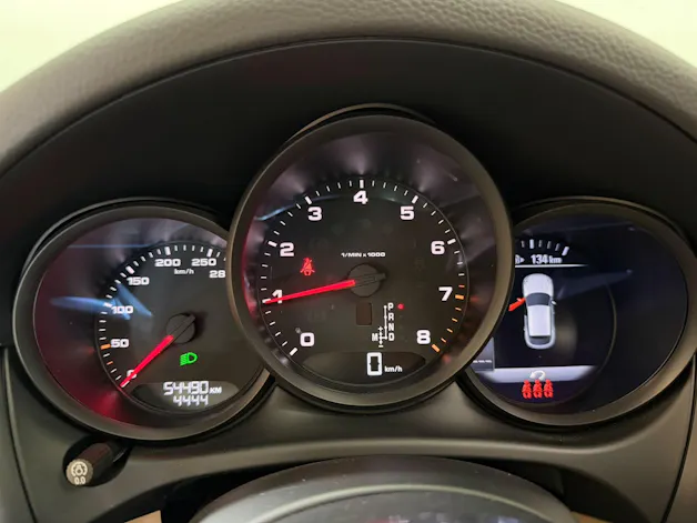 PORSCHE Macan PDK