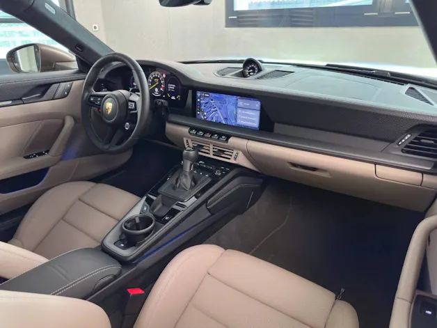 PORSCHE 911 GT3 mit Touring-Paket