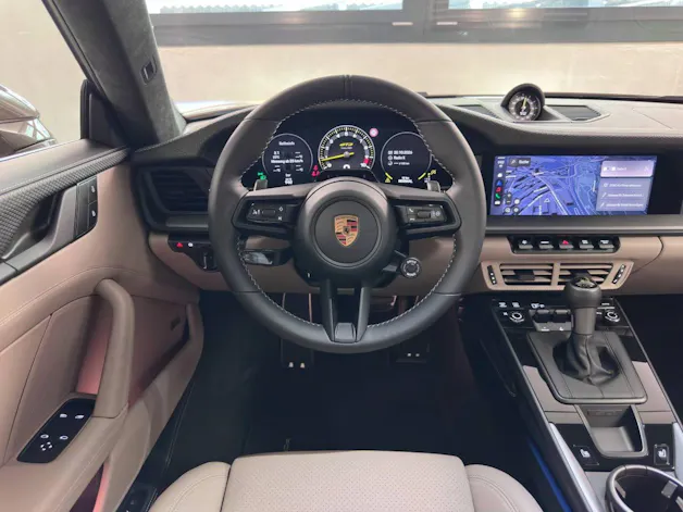 PORSCHE 911 GT3 mit Touring-Paket