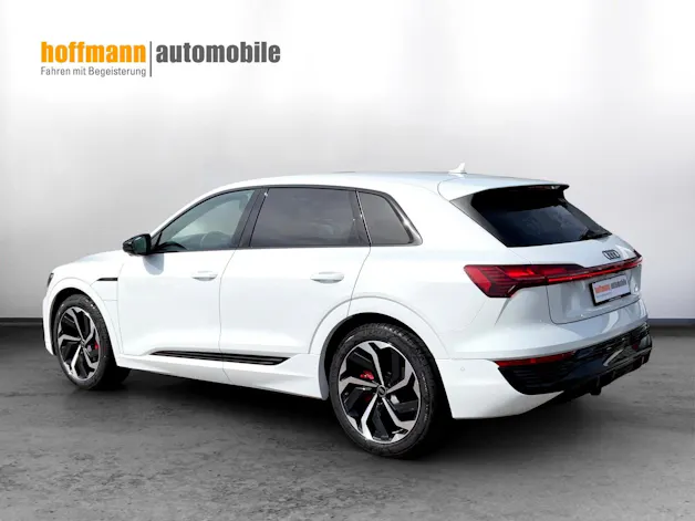 AUDI Q8 55 e-tron Black Edition quattro