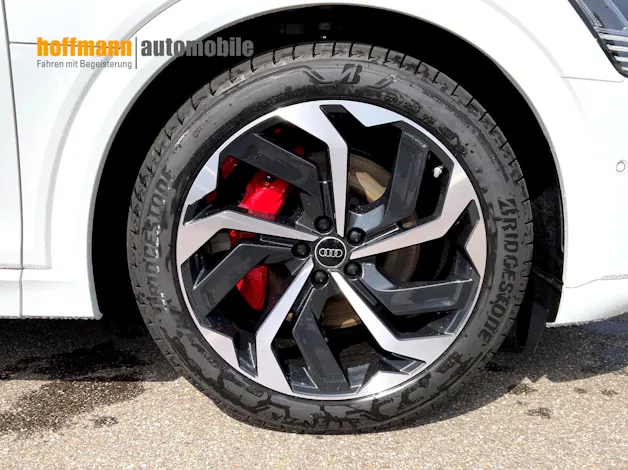 AUDI Q8 55 e-tron Black Edition quattro