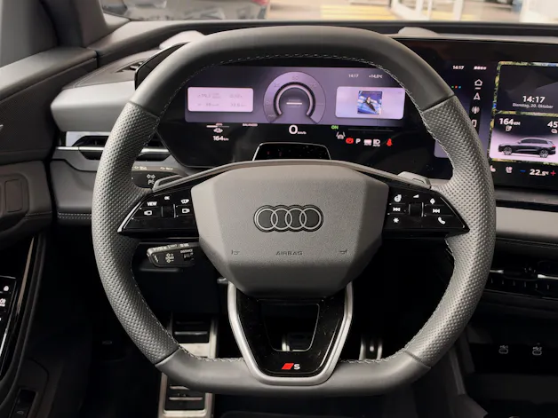 AUDI Q6 e-tron quattro