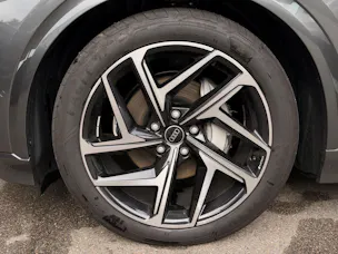 AUDI Q6 e-tron quattro