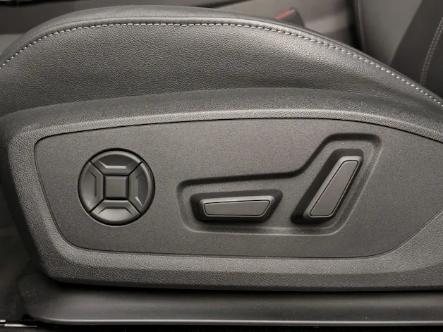 AUDI Q6 e-tron quattro