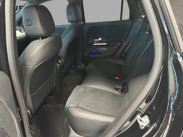 MERCEDES-BENZ GLA 200 Night Star 7G-DCT