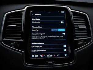 VOLVO XC90 B5 Diesel Mild Hybrid AWD Plus Bright Geartronic *7 Plätzer*Panorama*Sitzbelüftung*Lenkradheizung*360° Kamera*