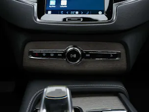 VOLVO XC90 B5 Diesel Mild Hybrid AWD Plus Bright Geartronic *7 Plätzer*Panorama*Sitzbelüftung*Lenkradheizung*360° Kamera*