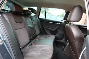 SKODA Octavia Combi 2.0 TDI 4x4 "* CH Auto * Capteurs avant/arrière * Tempomat Adaptatif * Clim Auto * Crochet attelage *"