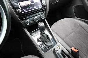 SKODA Octavia Combi 2.0 TDI 4x4 "* CH Auto * Capteurs avant/arrière * Tempomat Adaptatif * Clim Auto * Crochet attelage *"