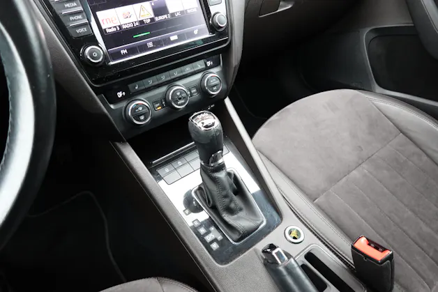 SKODA Octavia Combi 2.0 TDI 4x4 "* CH Auto * Capteurs avant/arrière * Tempomat Adaptatif * Clim Auto * Crochet attelage *"