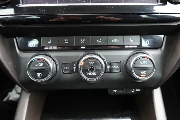 SKODA Octavia Combi 2.0 TDI 4x4 "* CH Auto * Capteurs avant/arrière * Tempomat Adaptatif * Clim Auto * Crochet attelage *"