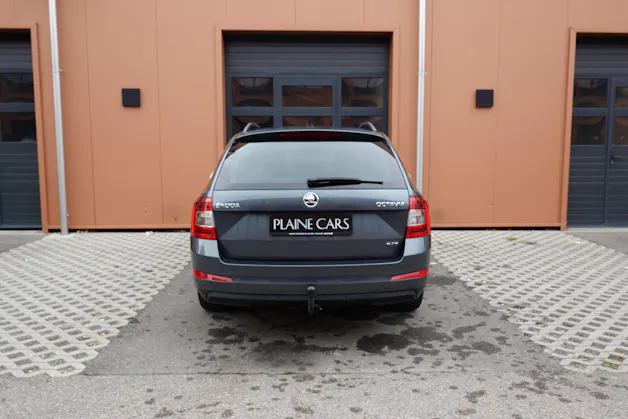 SKODA Octavia Combi 2.0 TDI 4x4 "* CH Auto * Capteurs avant/arrière * Tempomat Adaptatif * Clim Auto * Crochet attelage *"