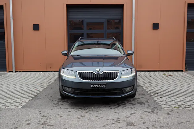 SKODA Octavia Combi 2.0 TDI 4x4 "* CH Auto * Capteurs avant/arrière * Tempomat Adaptatif * Clim Auto * Crochet attelage *"