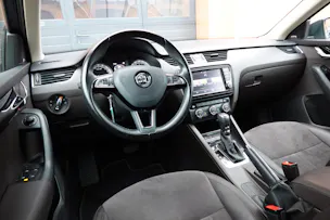 SKODA Octavia Combi 2.0 TDI 4x4 "* CH Auto * Capteurs avant/arrière * Tempomat Adaptatif * Clim Auto * Crochet attelage *"