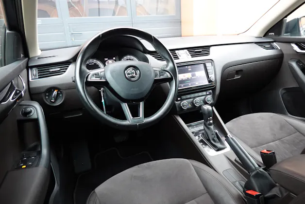 SKODA Octavia Combi 2.0 TDI 4x4 "* CH Auto * Capteurs avant/arrière * Tempomat Adaptatif * Clim Auto * Crochet attelage *"