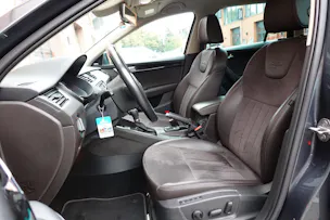 SKODA Octavia Combi 2.0 TDI 4x4 "* CH Auto * Capteurs avant/arrière * Tempomat Adaptatif * Clim Auto * Crochet attelage *"
